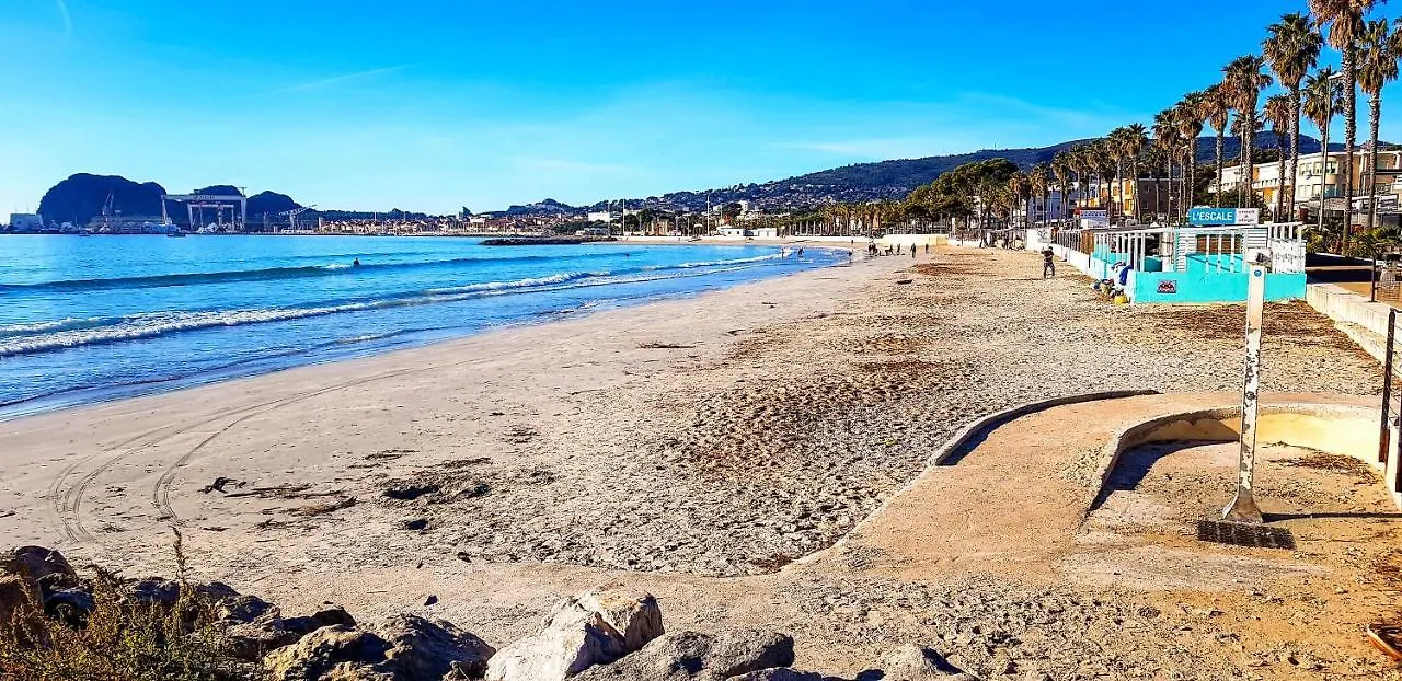 Appartement Vue Mer Avec Parking Ferme La Ciotat 0*,  France